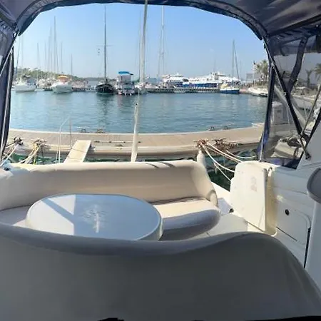 Bateaux A Quai Porquerolles Hyères