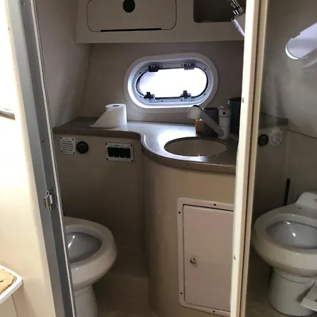 Bateaux A Quai Porquerolles Hyères